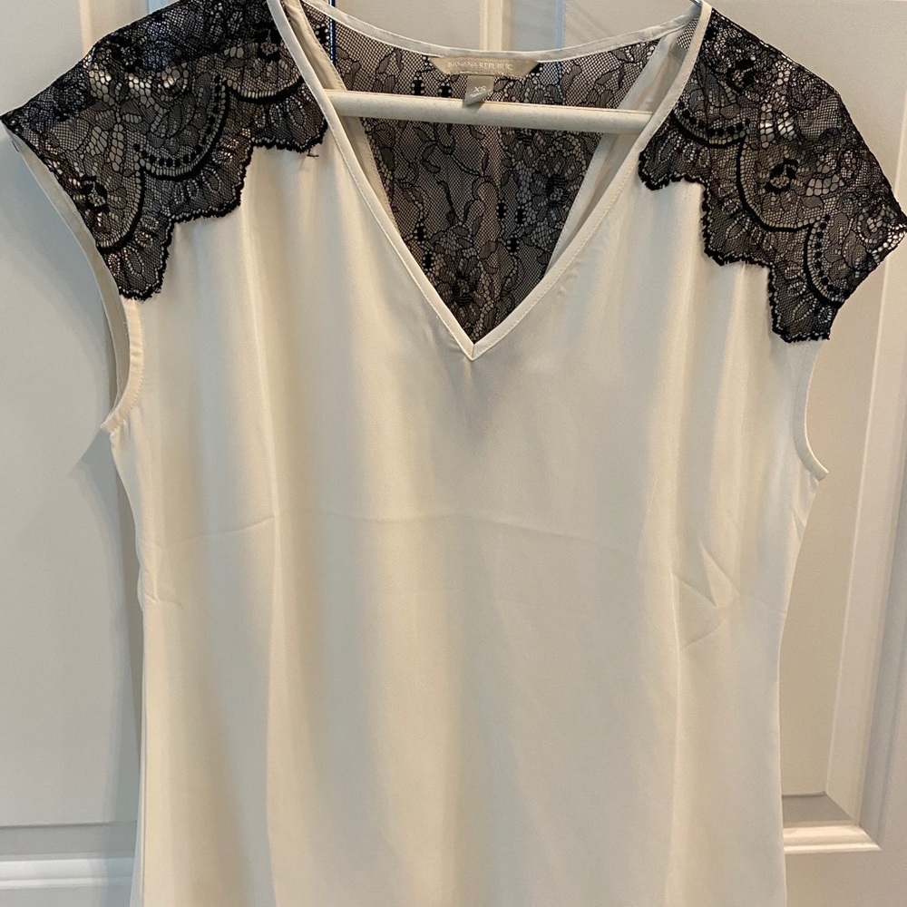 Banana Republic short sleeve lace blouse